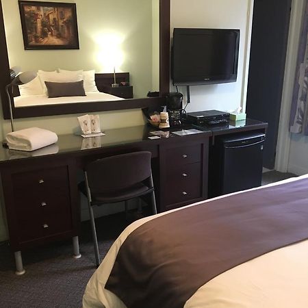 Auberge Centre Ville Saguenay Bagian luar foto