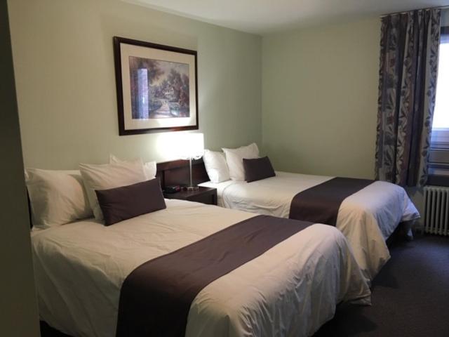 Auberge Centre Ville Saguenay Bagian luar foto