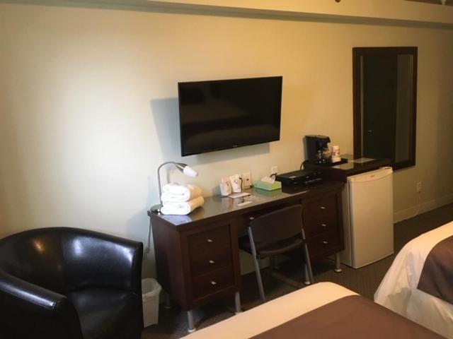 Auberge Centre Ville Saguenay Bagian luar foto