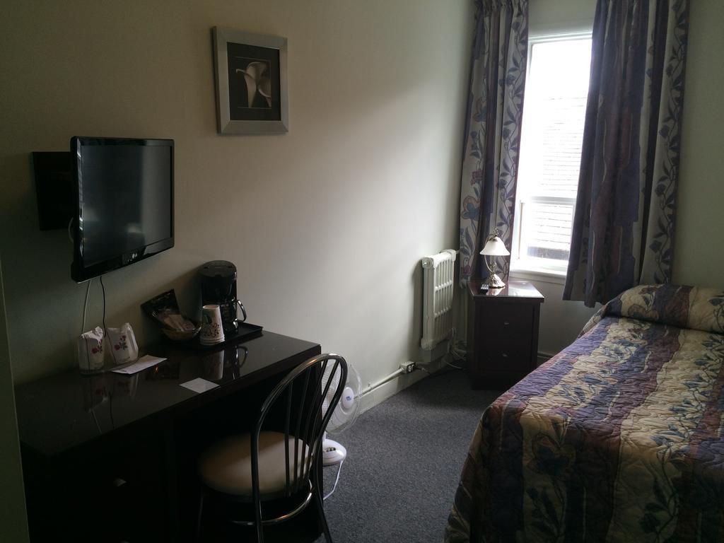 Auberge Centre Ville Saguenay Ruang foto