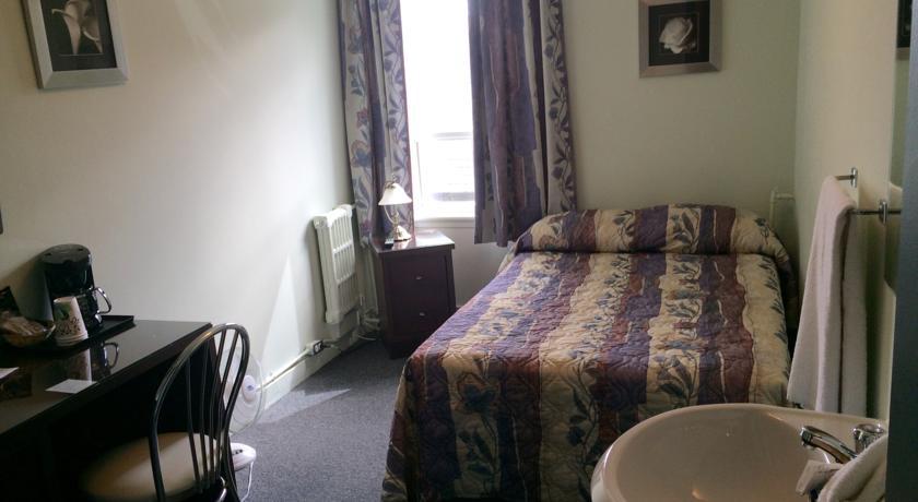 Auberge Centre Ville Saguenay Ruang foto