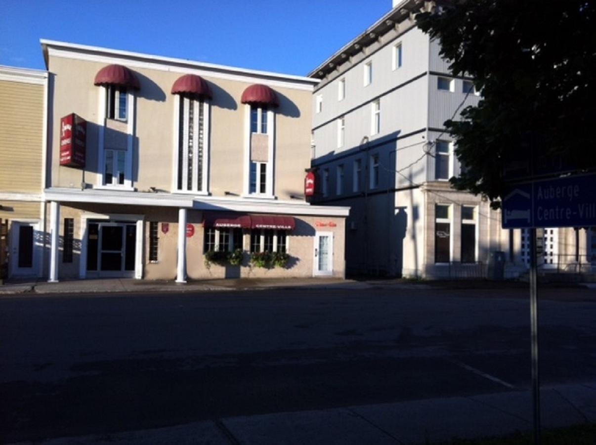 Auberge Centre Ville Saguenay Bagian luar foto
