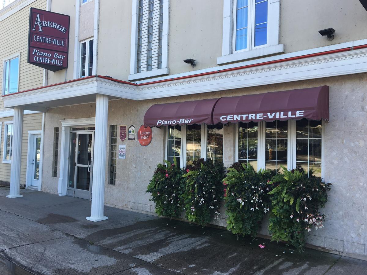 Auberge Centre Ville Saguenay Bagian luar foto