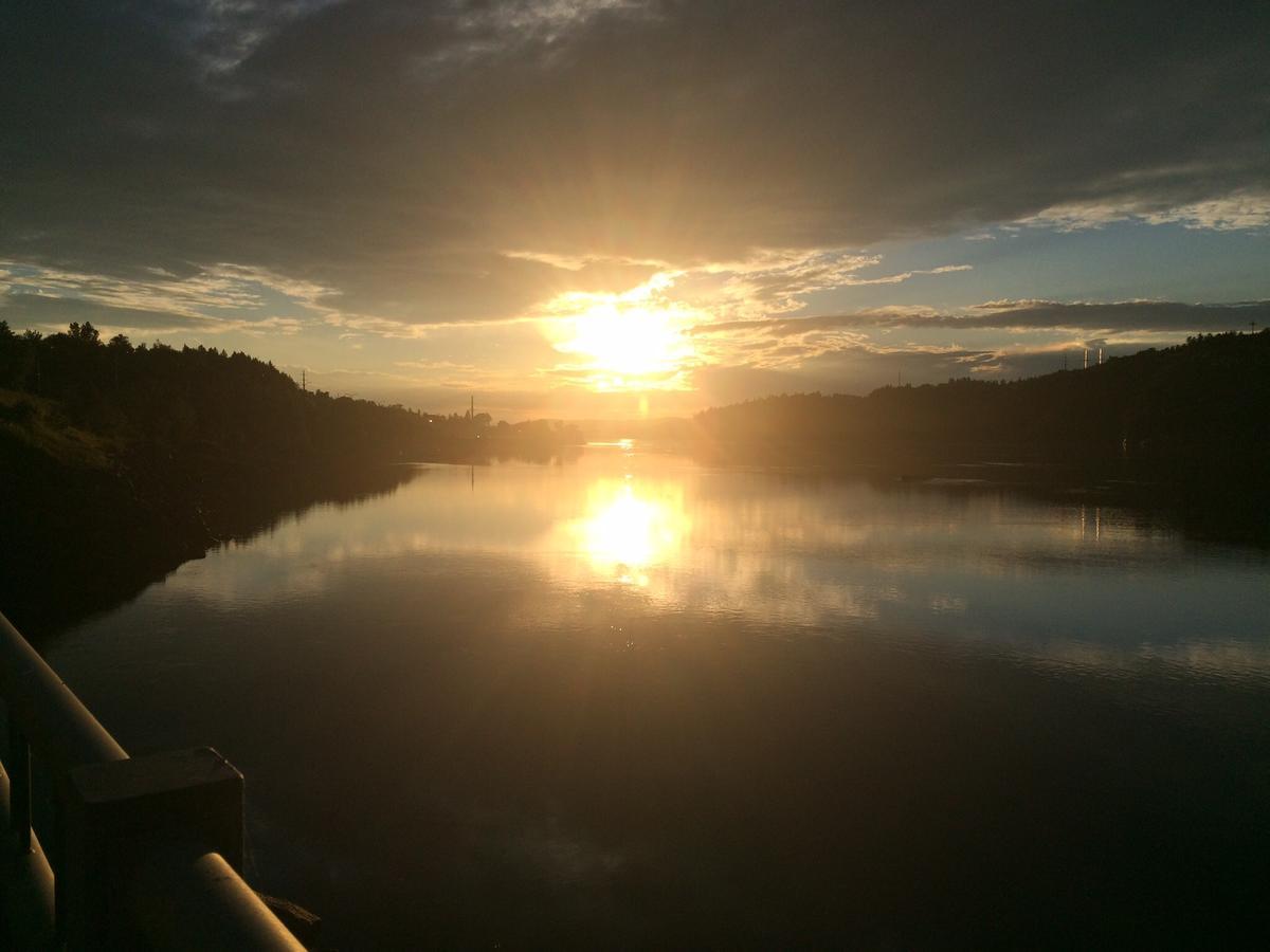 Auberge Centre Ville Saguenay Bagian luar foto