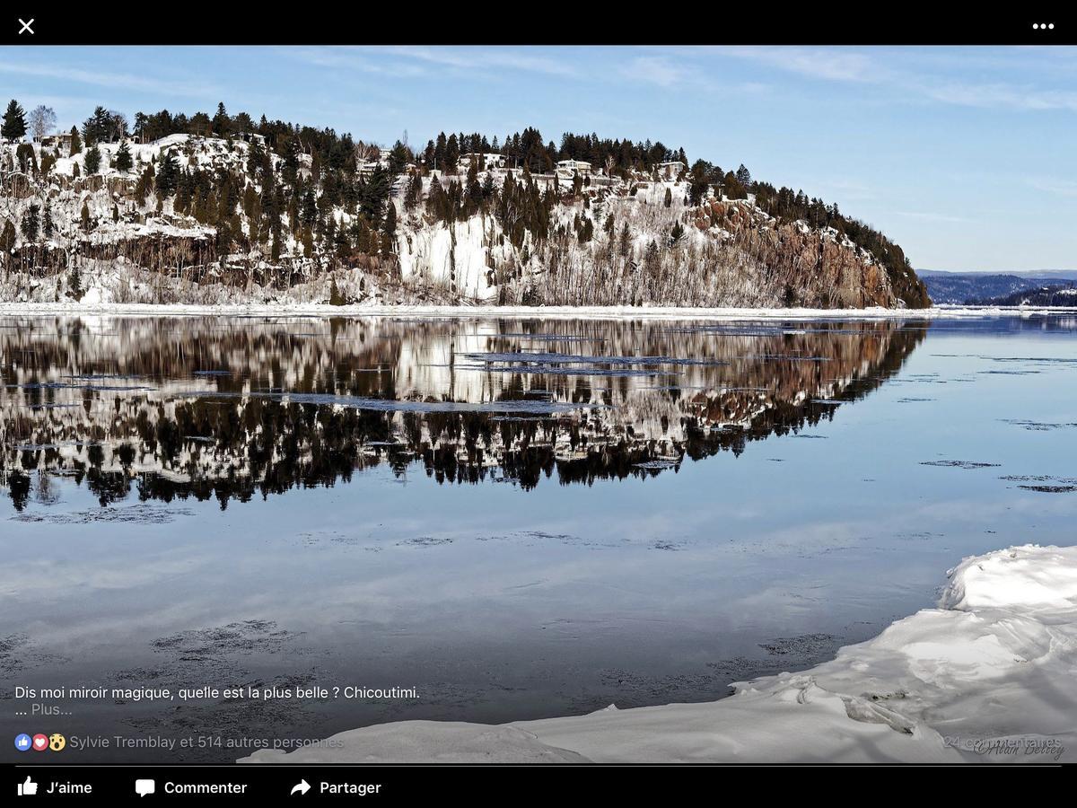 Auberge Centre Ville Saguenay Bagian luar foto
