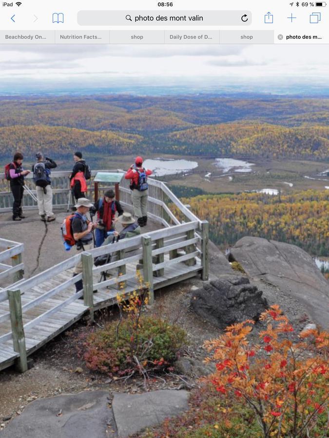 Auberge Centre Ville Saguenay Bagian luar foto