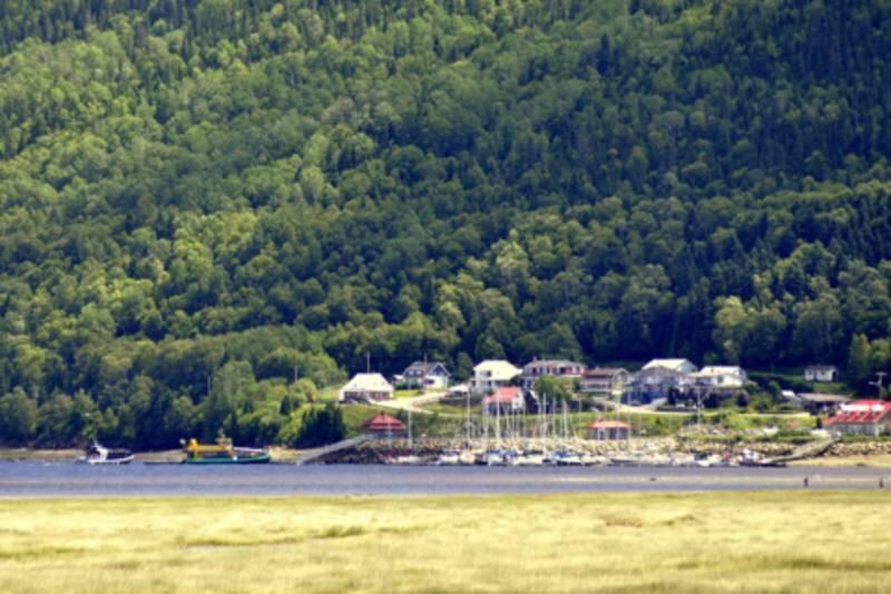 Auberge Centre Ville Saguenay Bagian luar foto