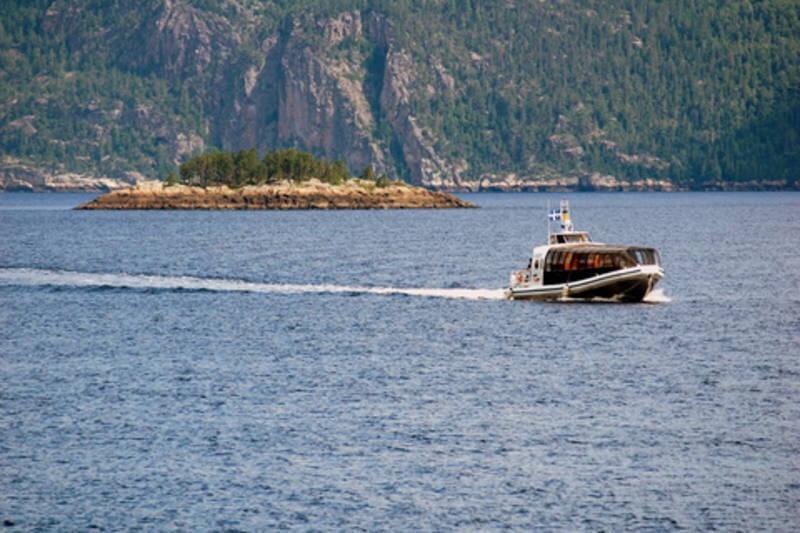 Auberge Centre Ville Saguenay Bagian luar foto