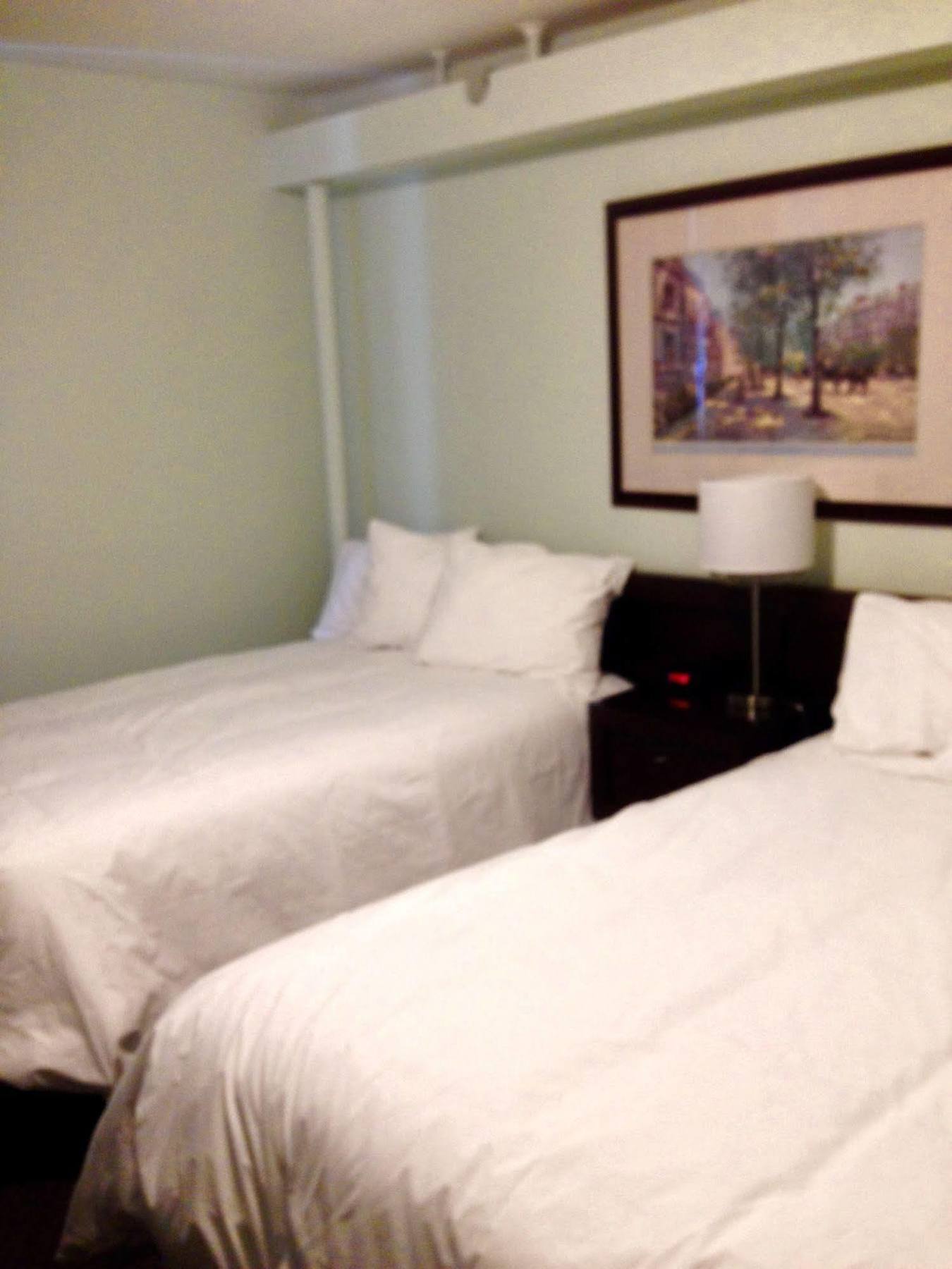 Auberge Centre Ville Saguenay Bagian luar foto